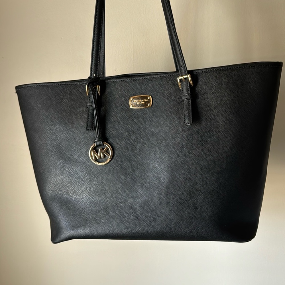 MICHAEL KORS XL Jetset Saffiano Leather Tote in Black - Picture 2 of 10